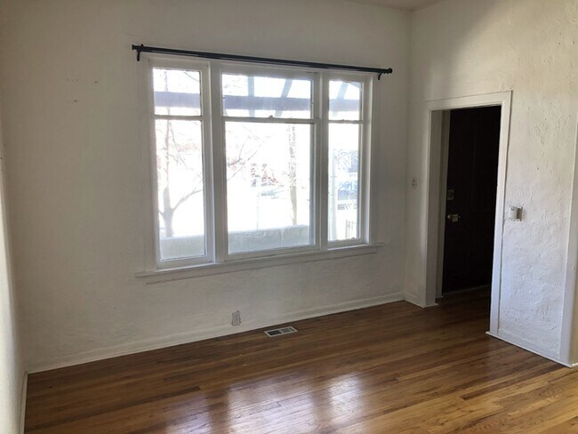 Building Photo - Stunning 2 Bedroom Home in Five Points!
