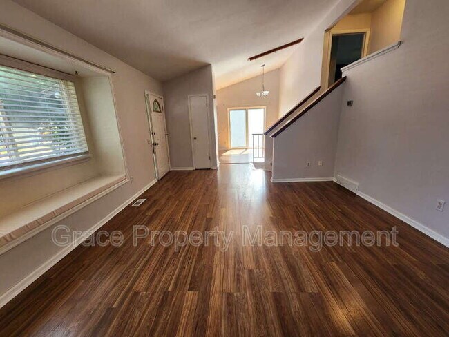 Foto del edificio - 3300 Queen Ct