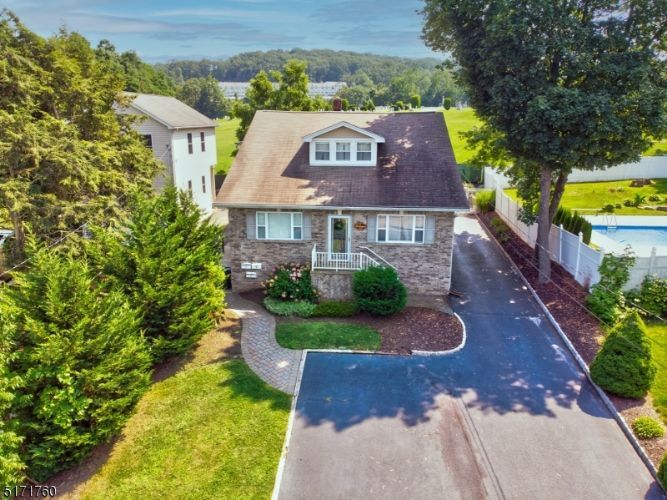 11 Washington St Unit 2, Butler, NJ 07405 Room for Rent in Butler, NJ