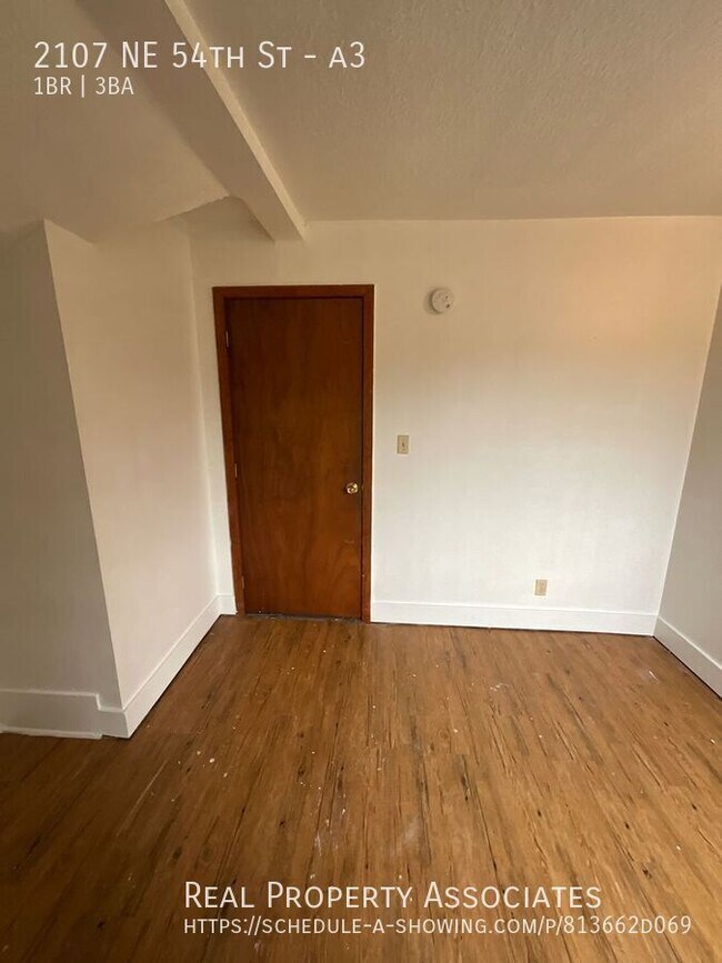 Foto del edificio - 2107 NE 54th St