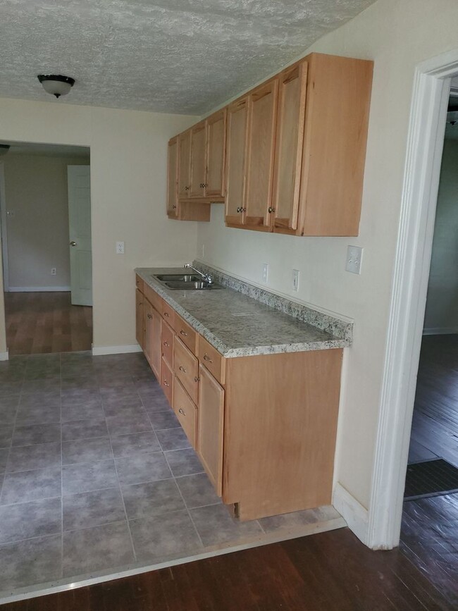 Foto del edificio - Knoxville 37917 - 3 bedroom, 1 bath home w...