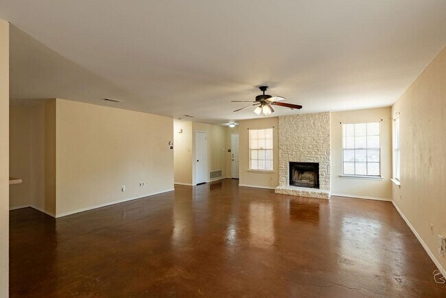 Building Photo - 2403 Monarch Dr