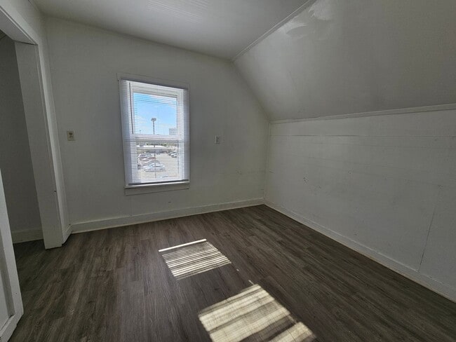 Building Photo - 415 12th St SE