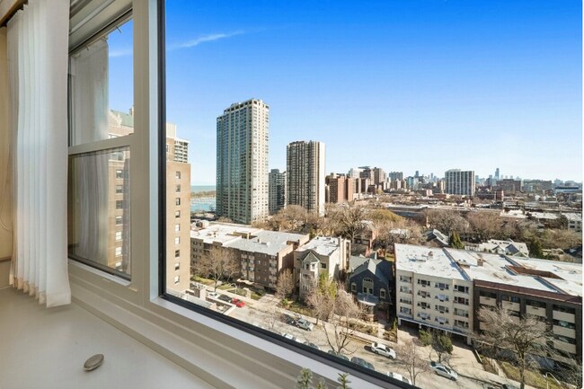 Foto del edificio - 555 W Cornelia Ave