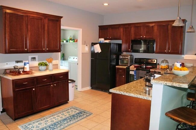 Building Photo - 136 Herschel Dr