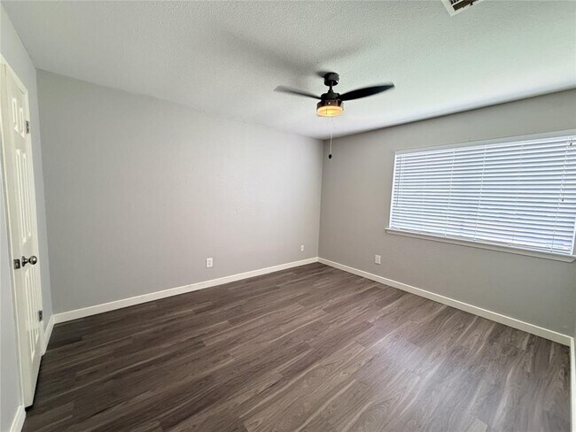 Foto del edificio - 10615 Golden Quail Dr
