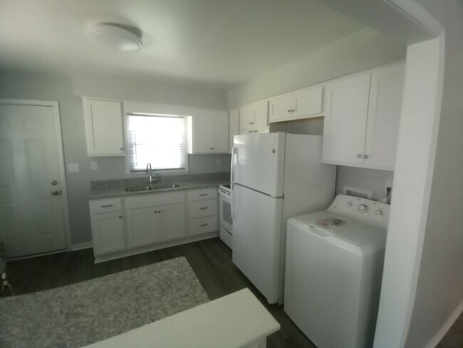 Foto del edificio - 223 Woodview Ave