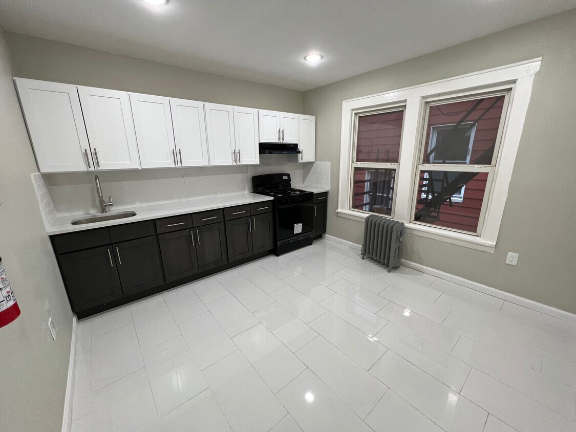 Unit 2 - 6 Bock Ave