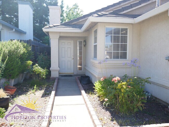 Foto del edificio - Open 3 Bed 2.5 Bath 1,959 Sq. Ft. Antelope Home