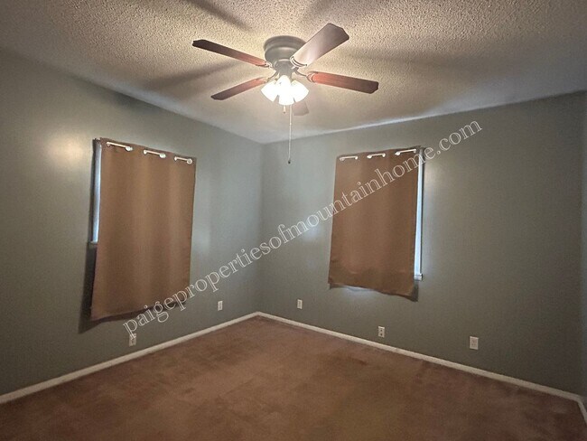 Building Photo - Kenway St Home