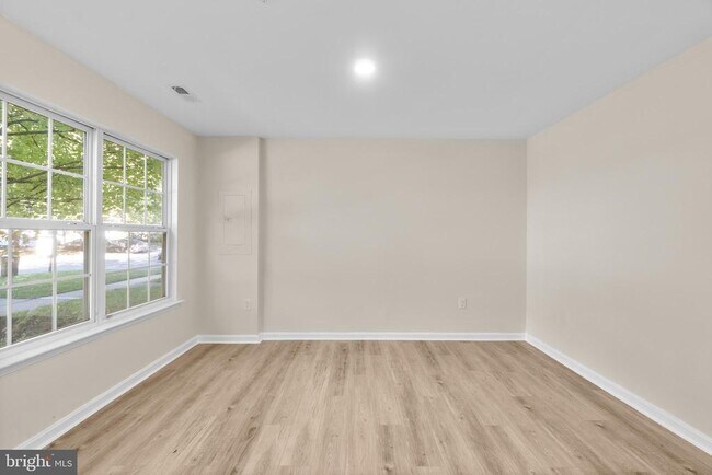 Foto del edificio - 111 Cavenrock Ct