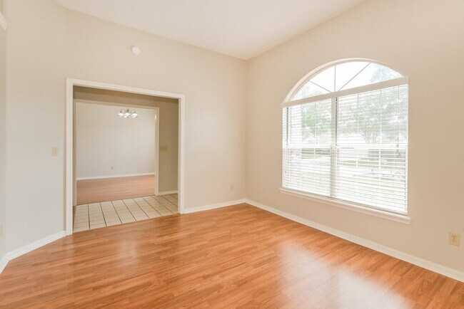 Building Photo - 9157 Camshire Dr