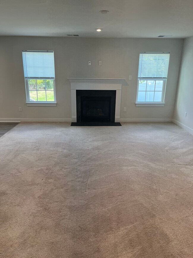Building Photo - Beautiful home in a very desirable neighbo...