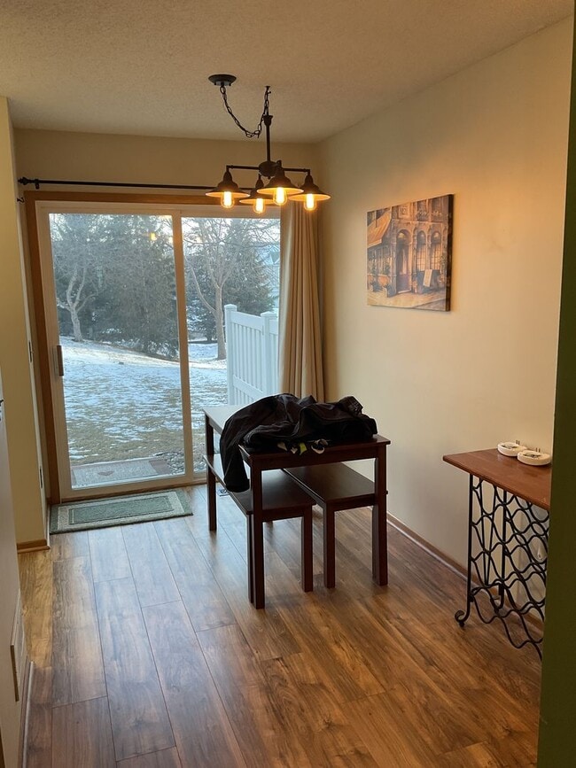 Building Photo - 2 Bed Apple Valley Townhome Available NOW!