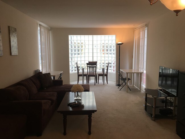 Foto del edificio - 1395 Kelton Ave