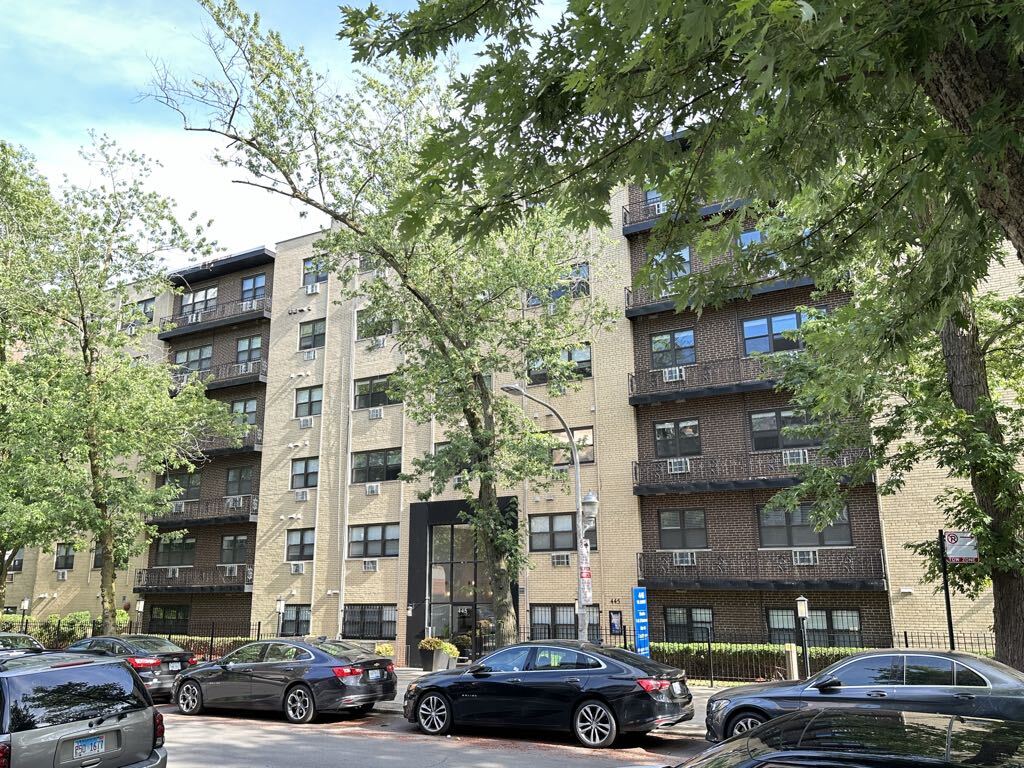 Foto principal - 448 W Barry Ave
