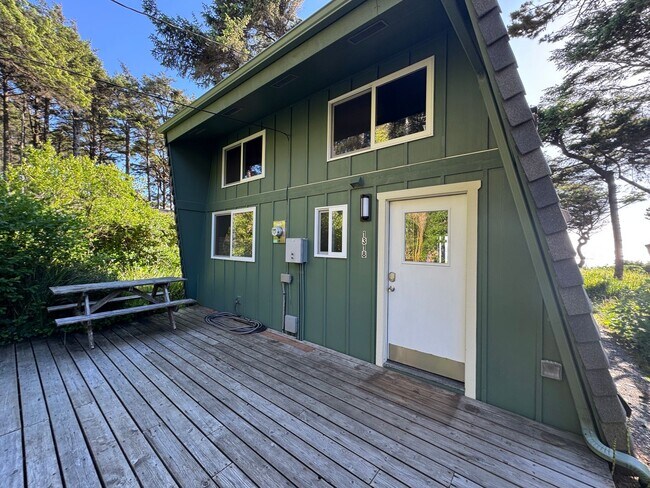 Foto del edificio - Beautiful Ocean Front Home in Seal Rock!