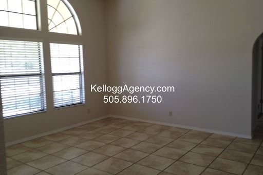 Building Photo - 643 Nicklaus Dr SE