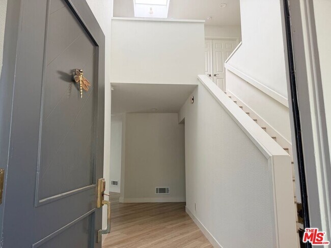 Building Photo - 12 Moss Glen