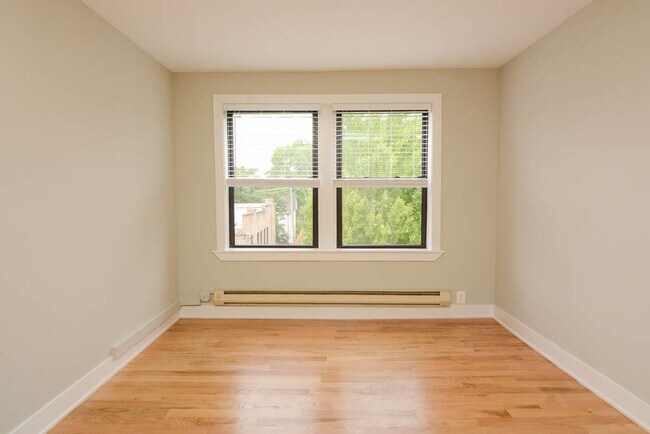 Foto del edificio - 4551 N Damen Ave