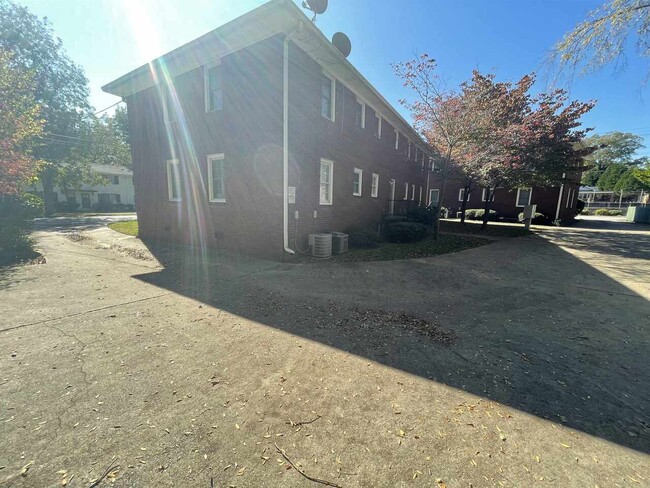 Building Photo - 1741 Cambridge Ave