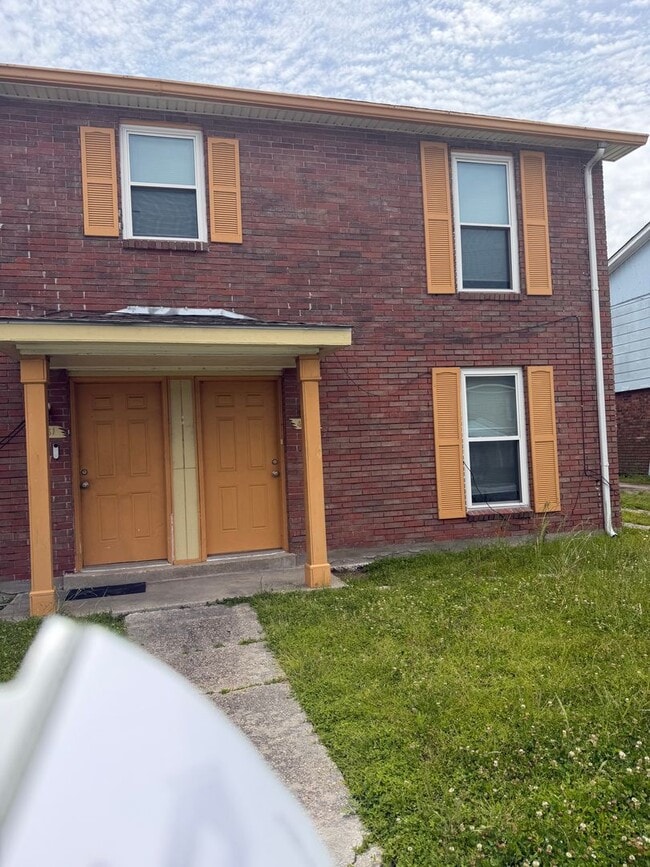 Building Photo - Affordable Town home