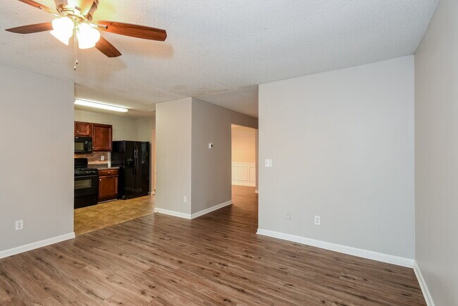 Foto del edificio - 123 Hidden Creek Dr