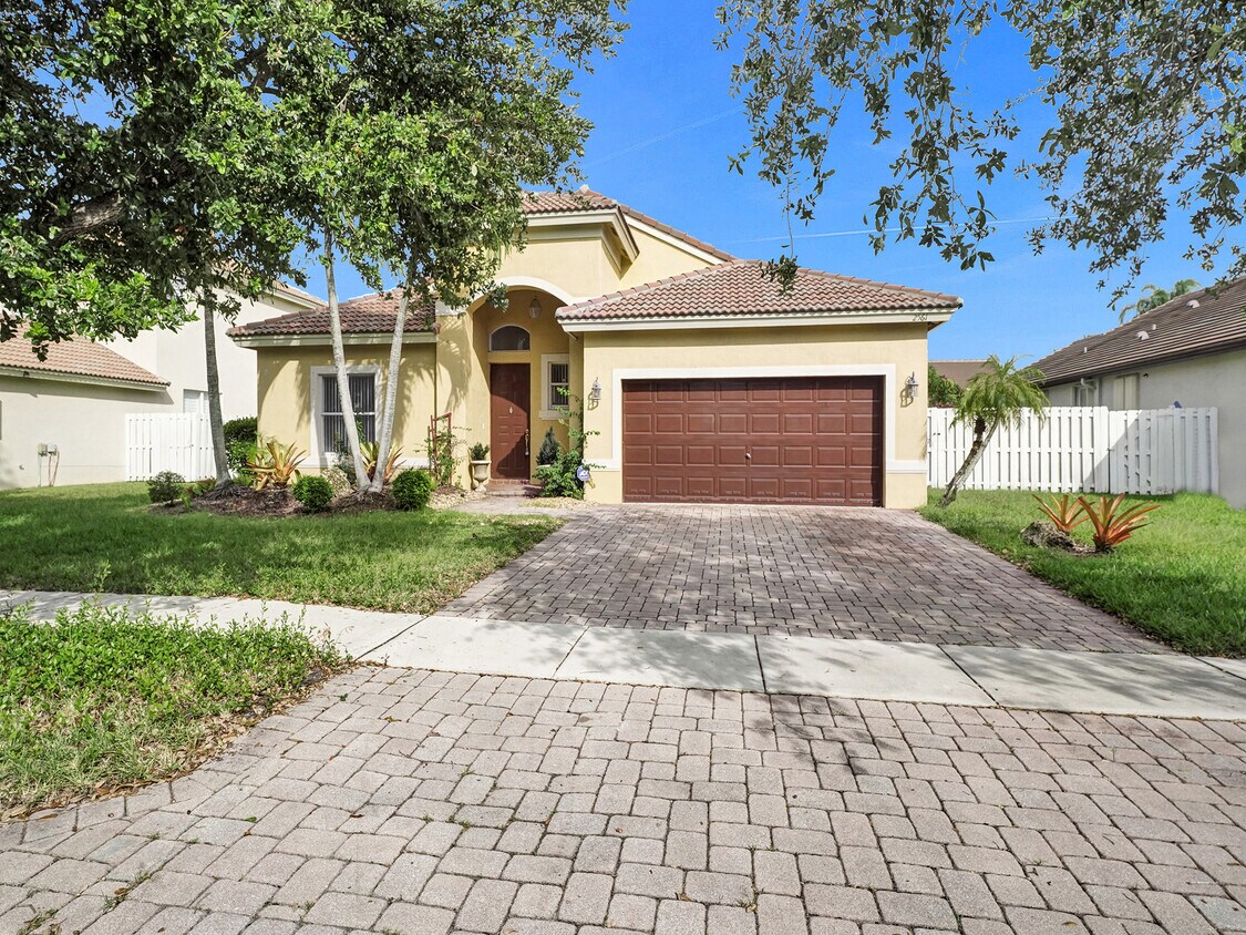 Primary Photo - 2561 SW 192nd Terrace