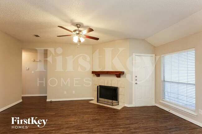 Building Photo - 805 Shadybrook Ln