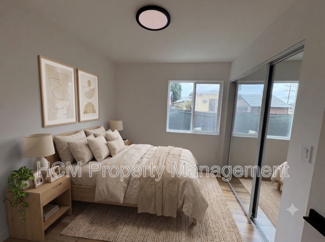 Photo - 856–858 W 47th St House