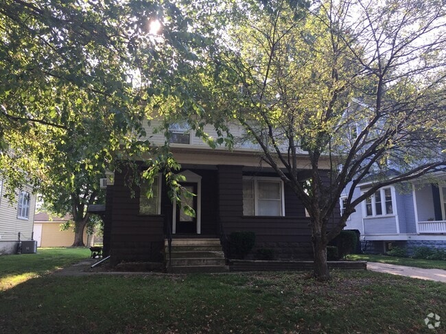 Building Photo - 824 N Cooper St
