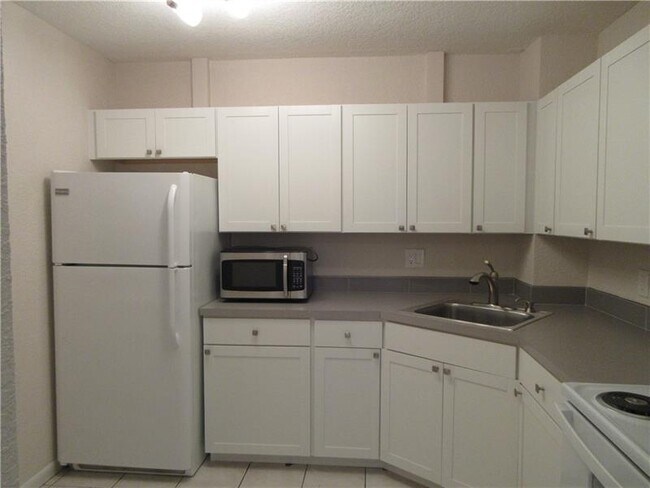 Foto del edificio - 10751 Royal Palm Blvd