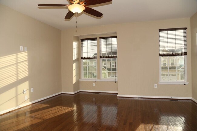 Building Photo - 310 Patriot Way