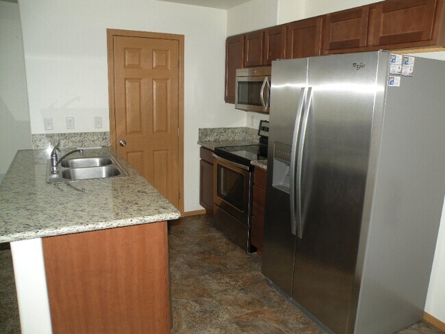 Foto del edificio - 3830 S Lansing Rd