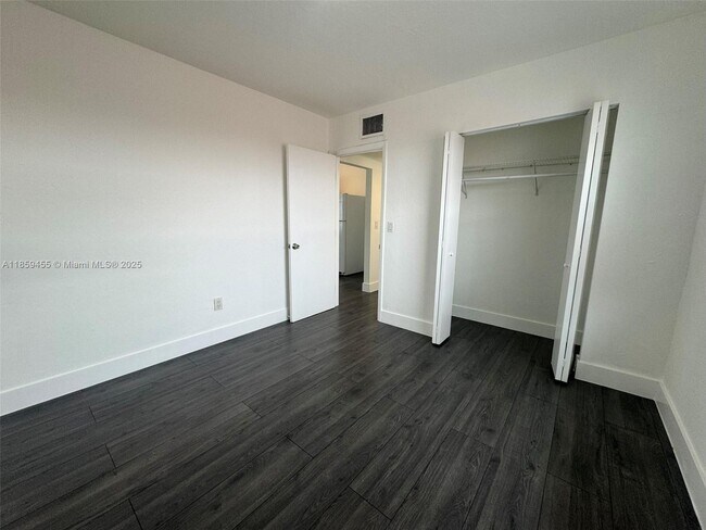 Foto del edificio - 2150 NW 24th St