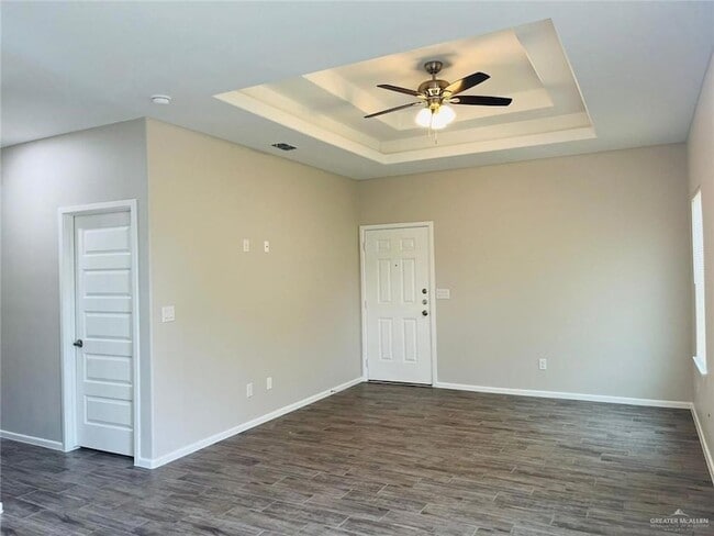 Building Photo - 1401 Shavano Dr