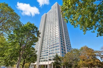 Building Photo - 1700 E 56th St