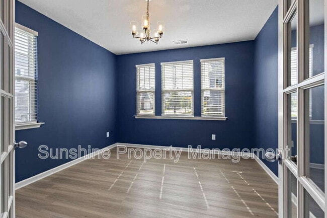 Building Photo - 400 Rhema Rd
