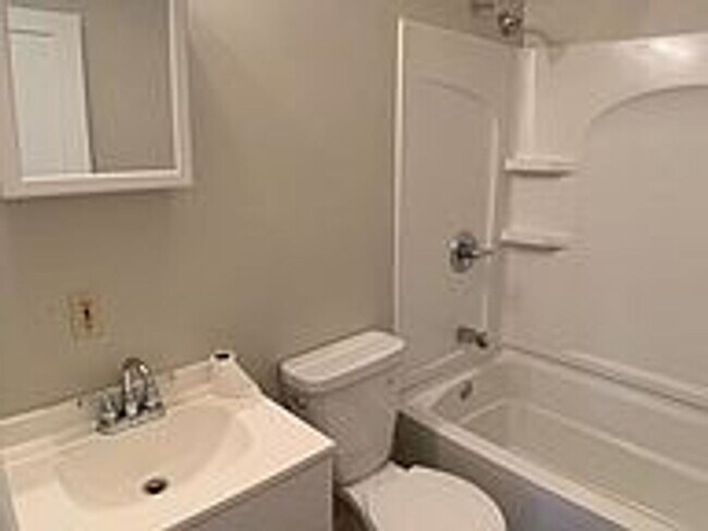 Foto del edificio - Freshly Painted 2 Bed 1 Bath-Connersville
