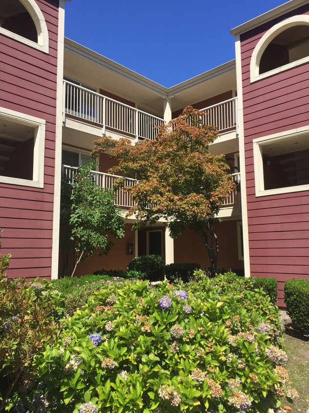 Primary Photo - 7290 W Lake Sammamish Pky NE