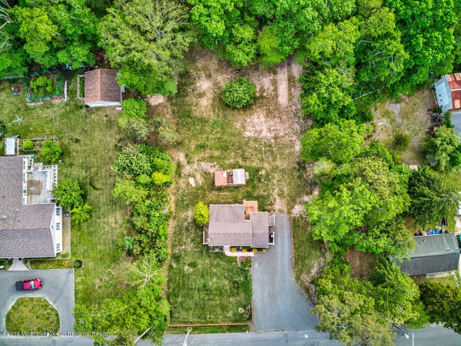 Foto del edificio - 115 Jones Rd