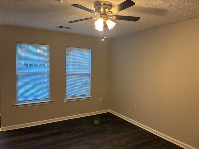 Foto del edificio - Room in Townhome on Wellington Chase Ct