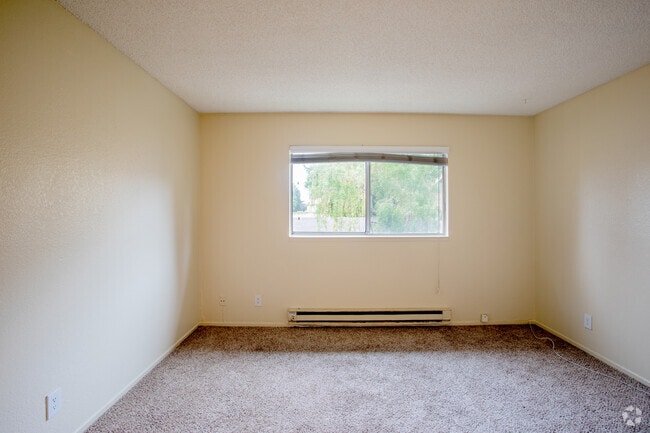 2BR,2BA - 1000SF - Lund Garden Apartments