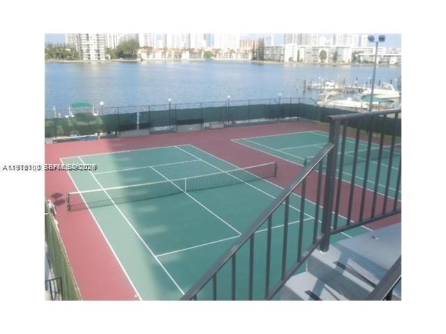 Foto del edificio - 2780 NE 183rd St