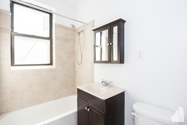 Foto del edificio - 813 W Waveland Ave