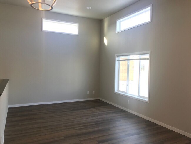 Foto del edificio - 3 Bed 3 Bath Twin Home