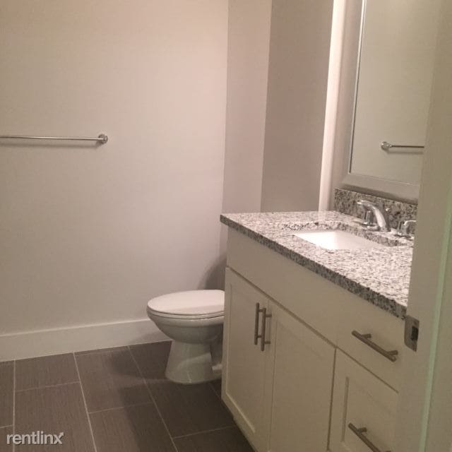 Foto del edificio - 1 br, 1 bath  - 486 N Orange Ave 1B