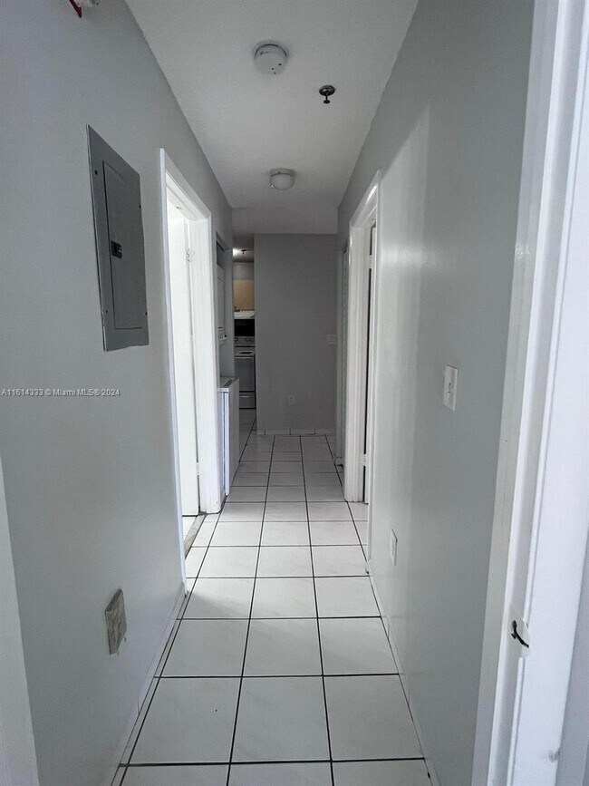 Foto del edificio - 1699 SW 7th St