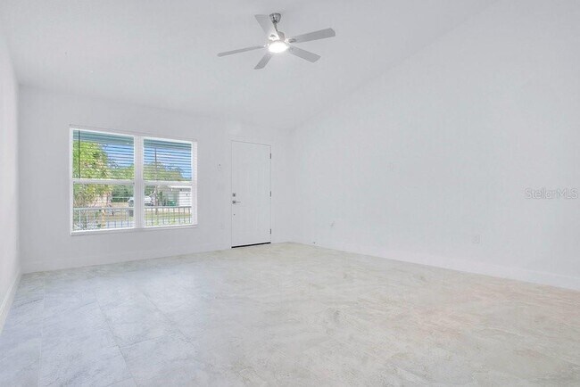 Building Photo - 865 Dunbar St