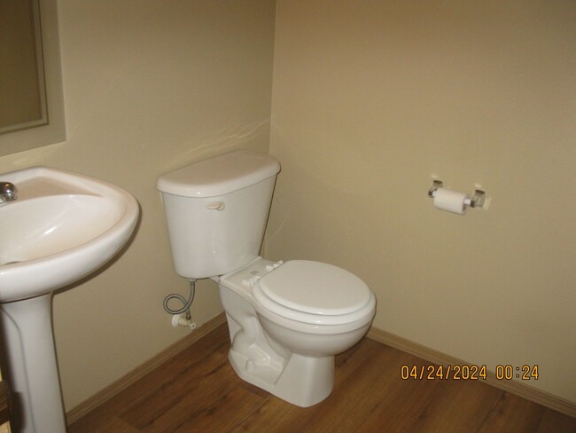 Building Photo - 3BD Duplex in Battle Ground